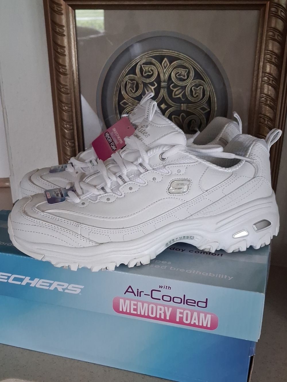 Skechers White Women's D'Lites Chunky Sneakers